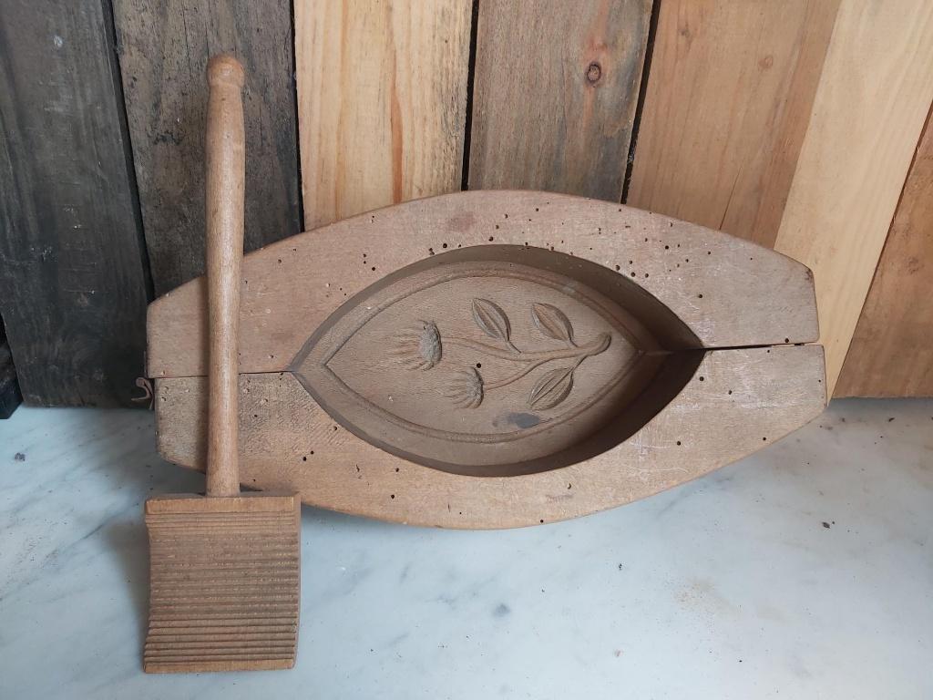 Oude houten botervorm met houten boter schrapertje, Ophalen of Verzenden