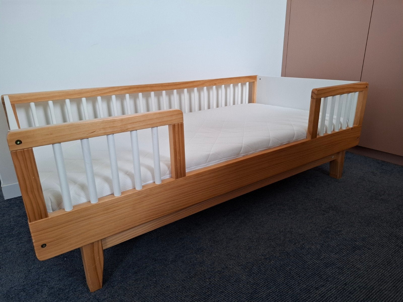 Peuterbed petite amélie, Enlèvement