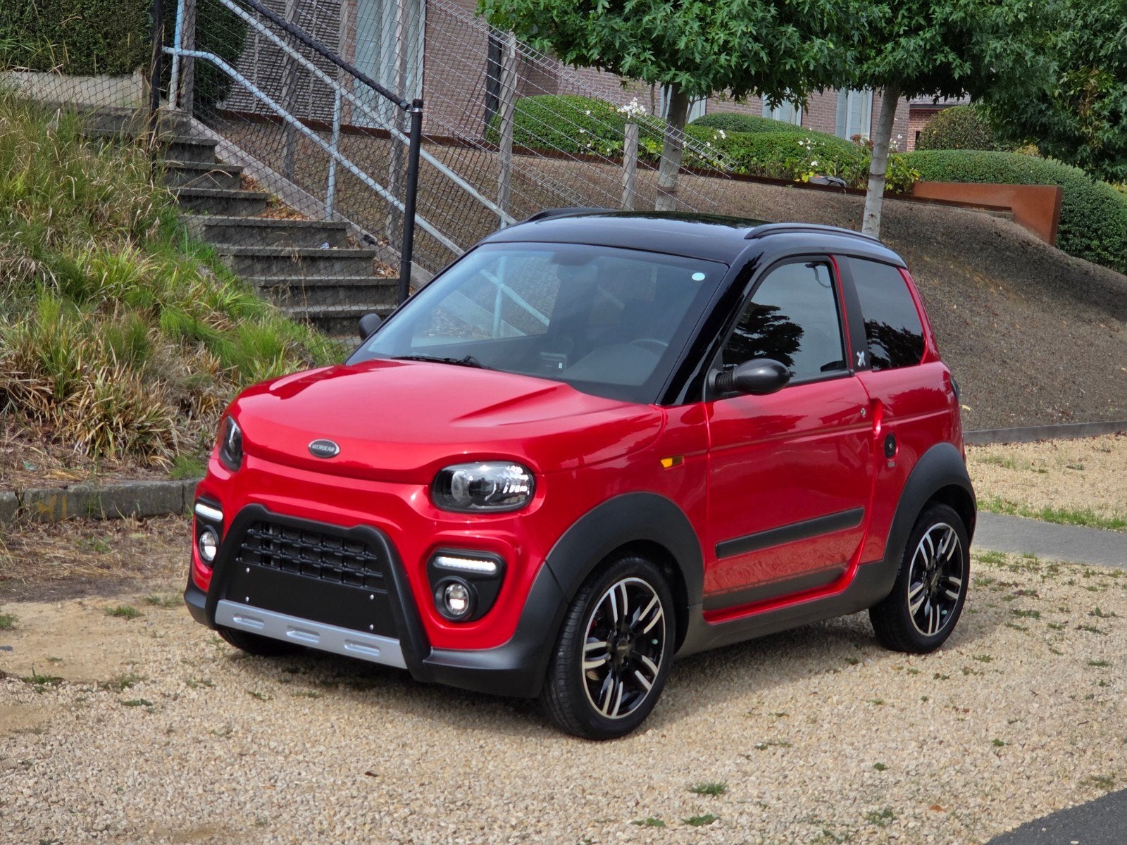 Microcar Aixam MGO X, avec climatisation dans un état absolu, Rouge, Achat, Entreprise, Garantie prolongée