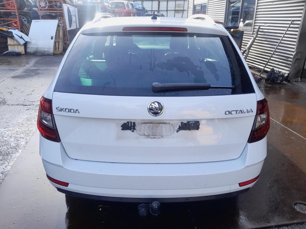 TREKHAAK Skoda Octavia Combi (5EAC) (01-2012/07-2020), Auto-onderdelen, Gebruikt, Skoda