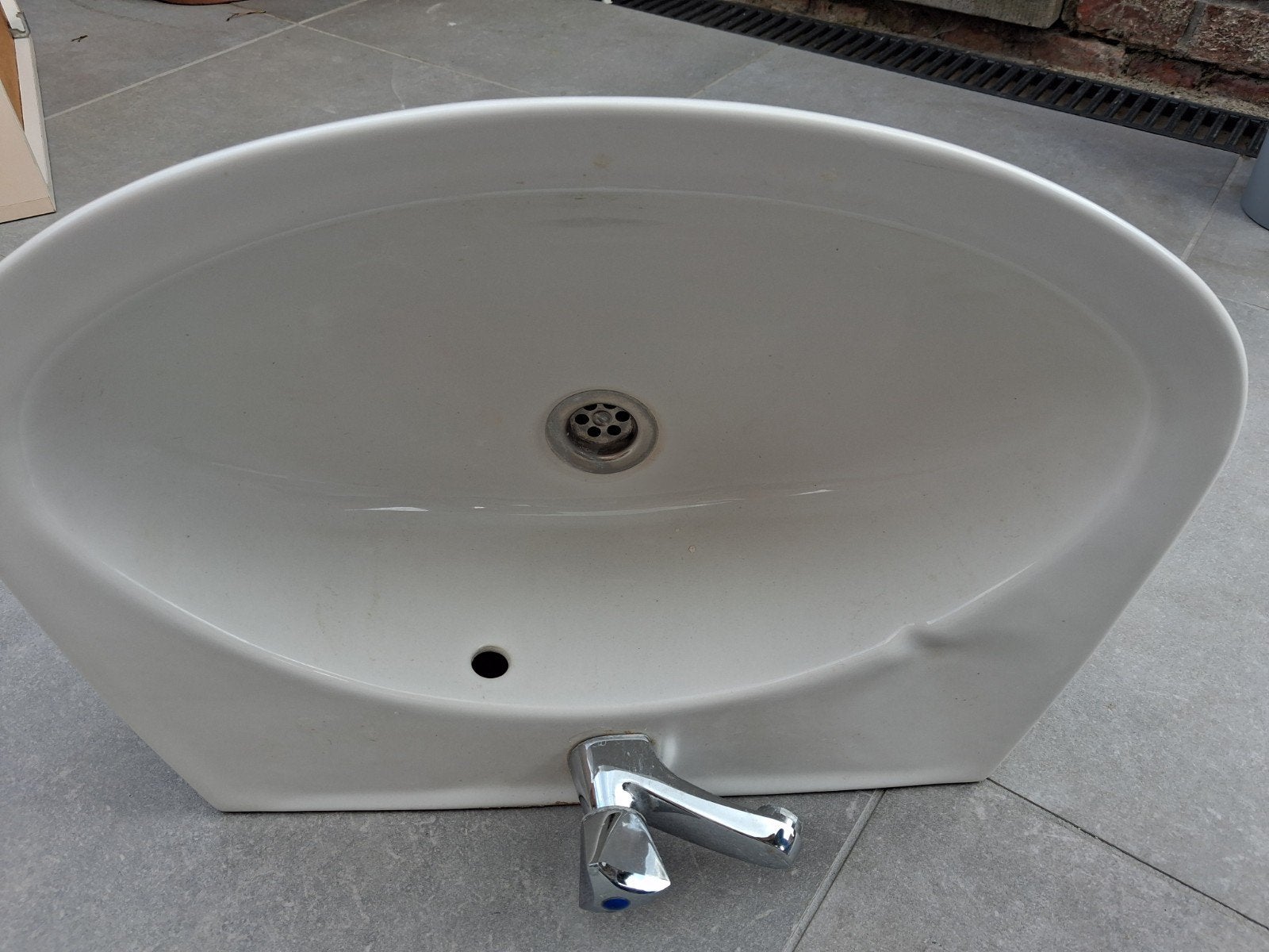 Kleine lavabo met kraan, Huis en Inrichting, Badkamer | Badkamermeubels, Ophalen