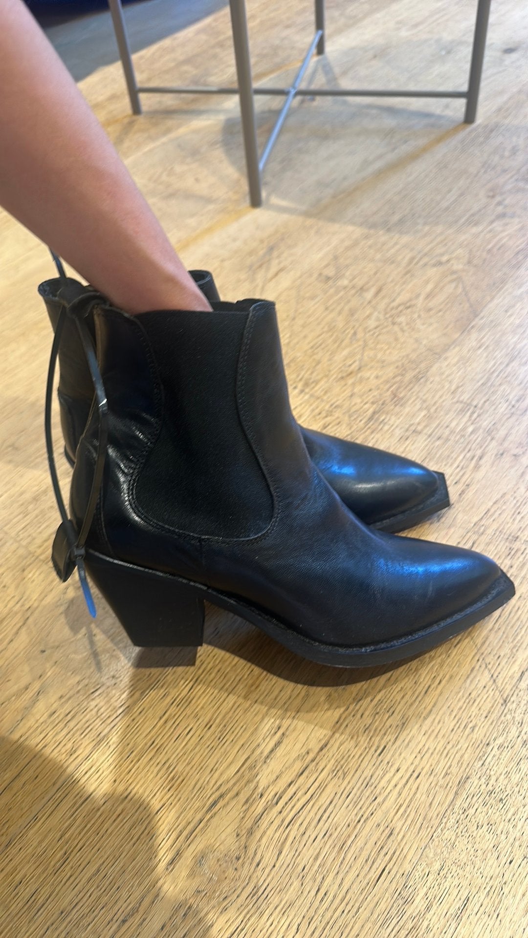 Bottes en cuir - neuve, Vêtements | Femmes, Chaussures, Comme neuf, Enlèvement, Boots et Botinnes, Noir