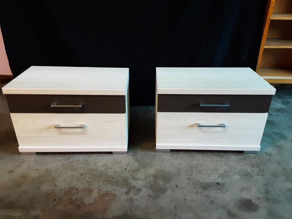 Deux tables de chevet moderne, Enlèvement