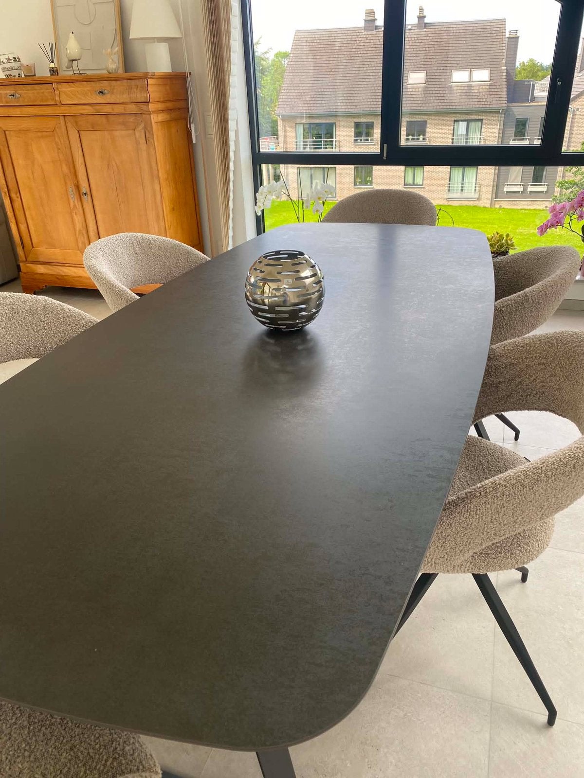 TABLE CERAMIQUE CURVE « JOLI » Black Iron, Maison & Meubles, Enlèvement, Comme neuf