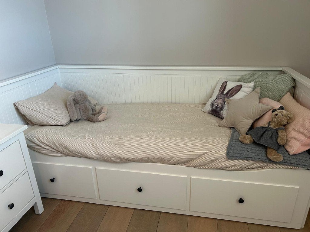 Ikea Hemnes bedbank en nachtkastje, Maison & Meubles, Chambre à coucher | Lits, Une personne, Utilisé, 200 cm, Enlèvement