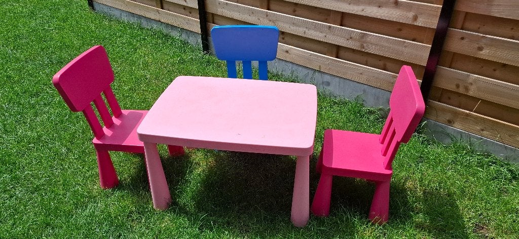 Ikea tafel met 3 stoeltjes, Kinderen en Baby's, Kinderkamer | Tafels en Stoelen, Ophalen, Gebruikt, Tafel(s) en Stoel(en)