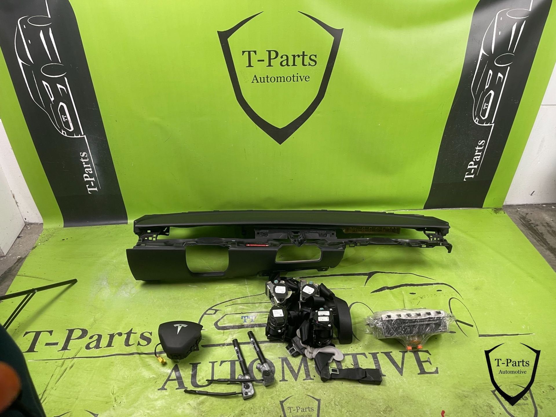tesla model 3 airbag set dashboard stuurairbag gordels, Auto-onderdelen, Fabrikant BV, Gebruikt, Info@fabrikant.eu, Fabrikantstraat 1
1000 AA  Amsterdam
