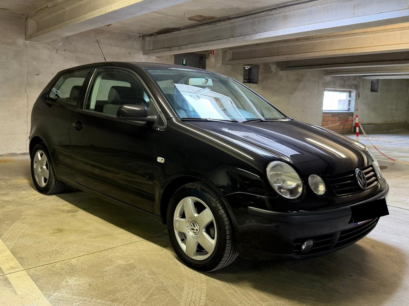 Volkswagen Polo 1.2 Benzine 2004, Auto's, Voorwielaandrijving, Stof, Zwart, Grijs