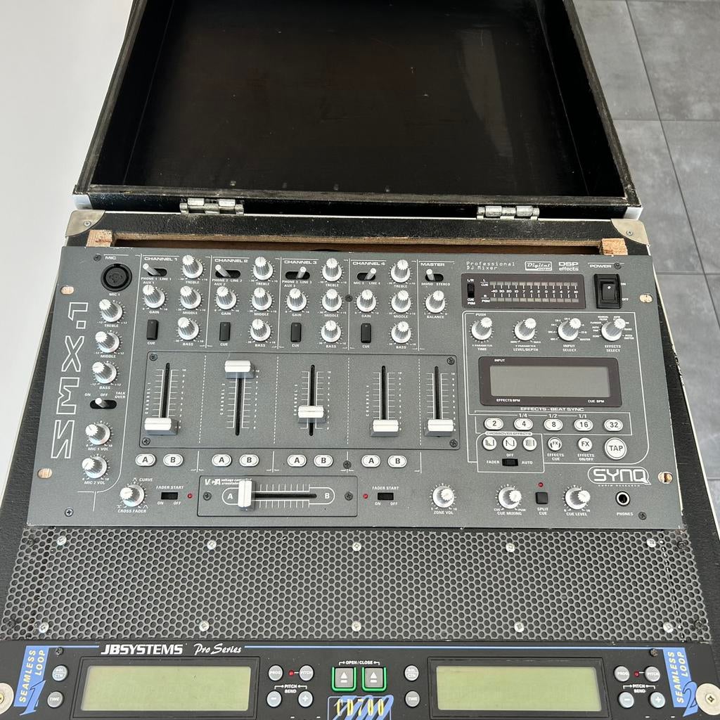 Professionele DJ-set: SynQ SMX.1 Mixer + JB Systems CD700, Muziek en Instrumenten, Ophalen, Zo goed als nieuw