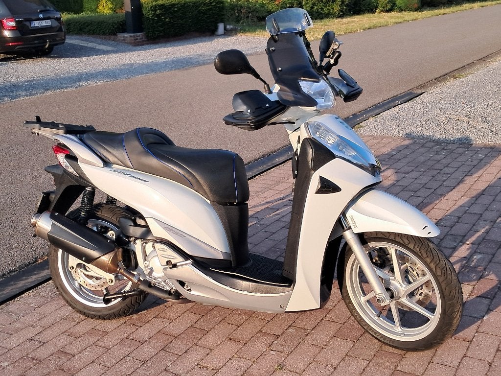 Honda Sh 300 de 2015 avec 13 649 km, 300 cm³, Scooter, Occasion, Particulier