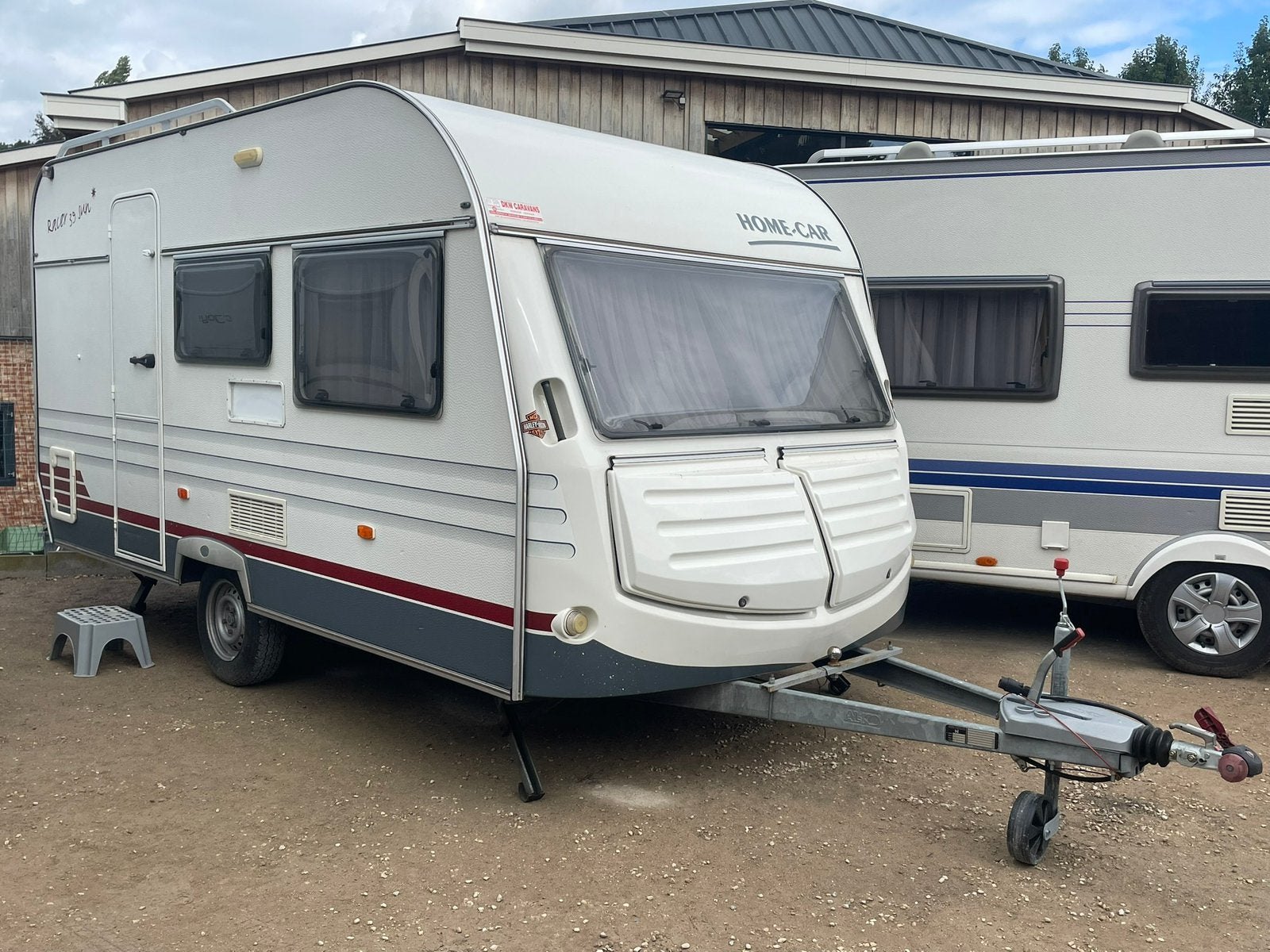 4 persoons Caravan Home-Car met stapelbed, Caravanes & Camping, Caravanes, Chateau, Entreprise, Lits superposés, Réfrigérateur