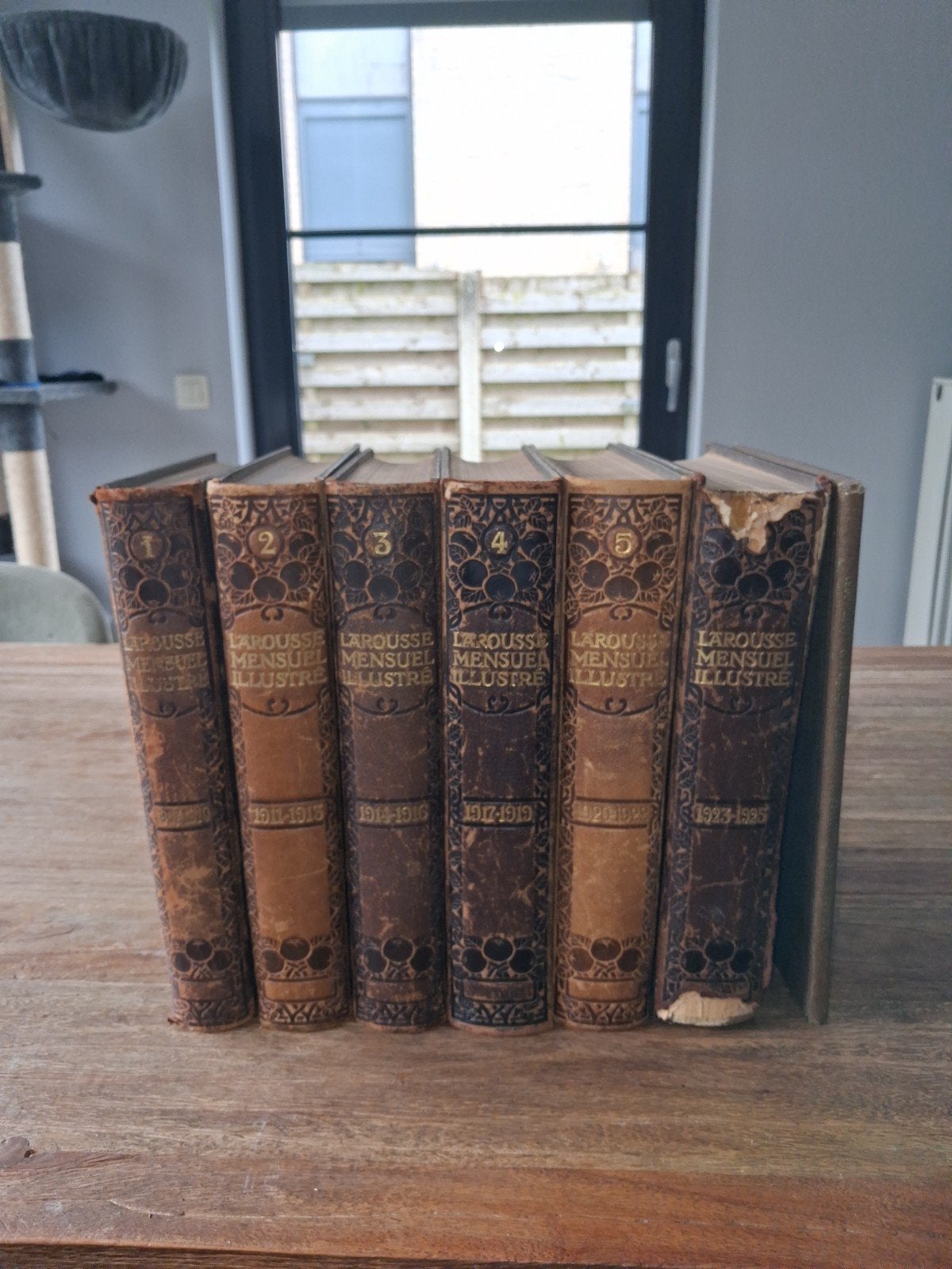 Larousse mensuel illustre 6 delig, Ophalen