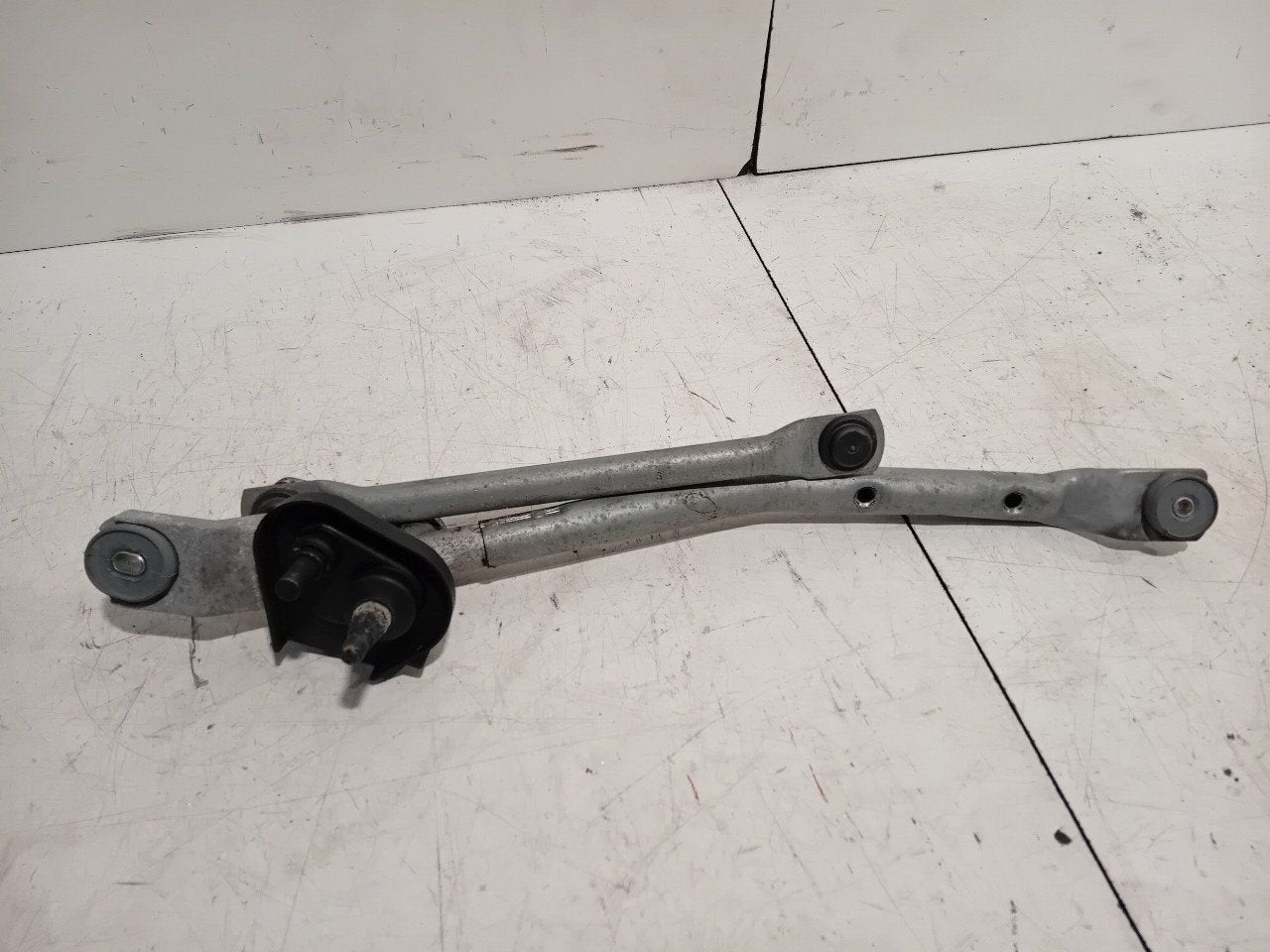 Ruitenwisser mechaniek voor Peugeot 108, Onderdelen@venauto.nl, Van der Ven Autorecycling B.V., Gebruikt, Ettenseweg 76, 4706 PB Roosendaal, The Netherlands