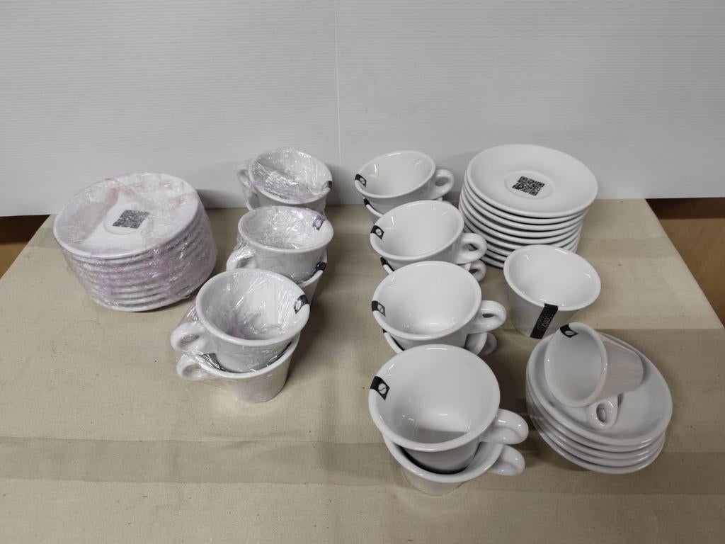 JOVADO servies: koffie tassen en bordjes., Enlèvement