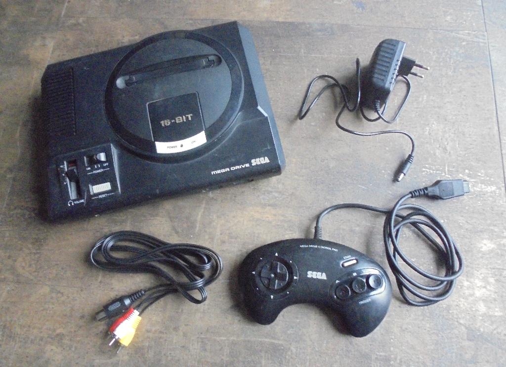 Sega Mega Drive spelconsole (zie foto's), Games en Spelcomputers, Spelcomputers | Sega, Verzenden, Gebruikt, Met 1 controller