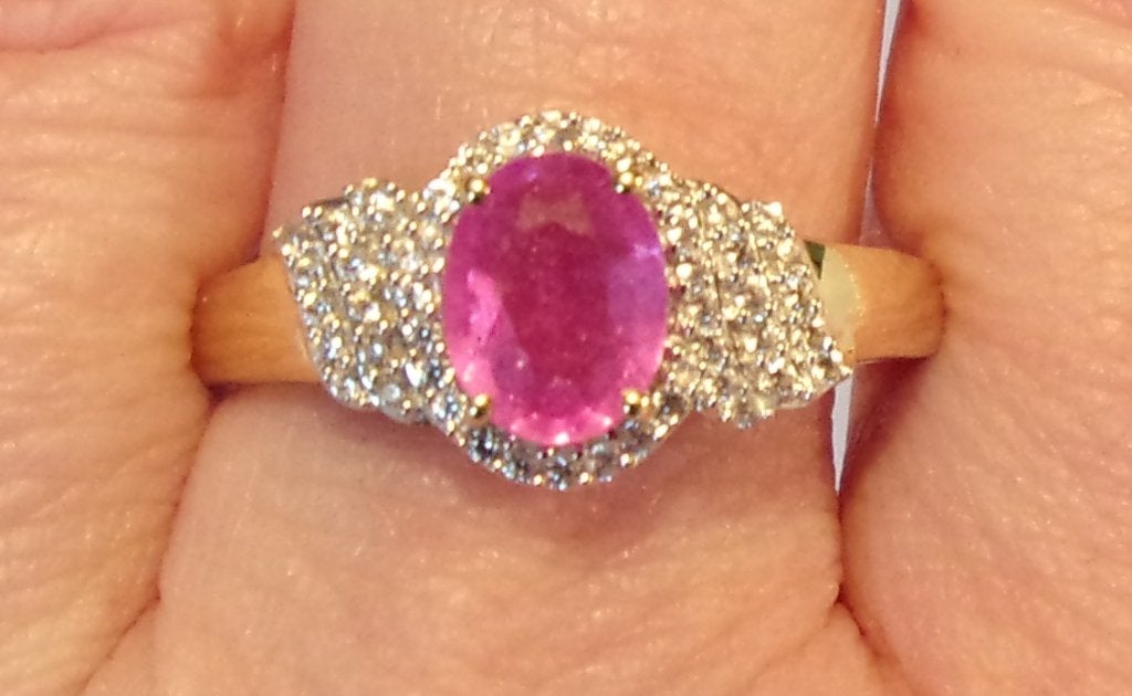 Nieuwe gouden ring met roze Saffier, Handtassen en Accessoires, Ringen, 20 of groter, Verzenden, Nieuw, Roze