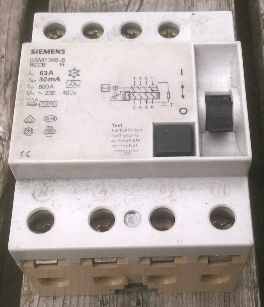 Aardlekschakelaar 63 A 30mA 3-fase, Siemens, Doe-het-zelf en Bouw, Ophalen of Verzenden, Gebruikt, Siemens, Aardlekschakelaar