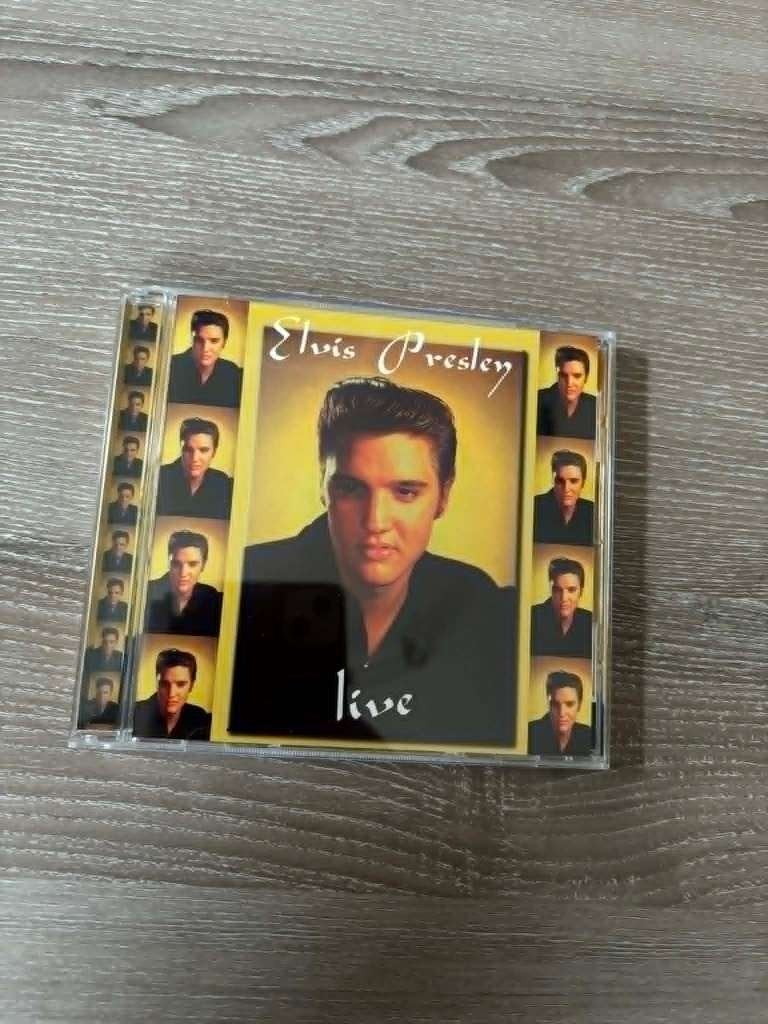 Elvis cd, live. Mag weg voor slechts 2 euro., Cd's en Dvd's, Cd's | Rock, Ophalen of Verzenden, Zo goed als nieuw, Rock-'n-roll