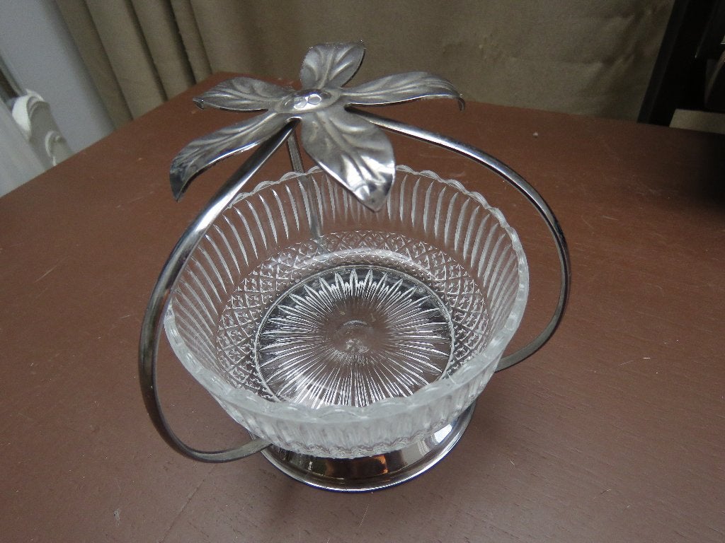 Plat à bonbons vintage en verre avec poignée  forme de fleur, Antiquités & Art, Enlèvement ou Envoi