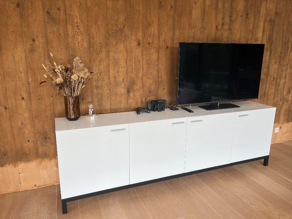 Strakke witte moderne dressoir, Huis en Inrichting, Ophalen, 200 cm of meer, Modern, Metaal