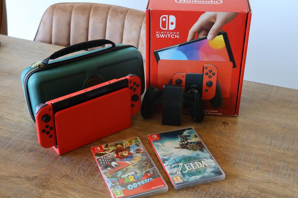Switch - OLED Model - Mario Red Edition, Consoles de jeu & Jeux vidéo, Consoles de jeu | Nintendo Switch, Comme neuf, Switch OLED