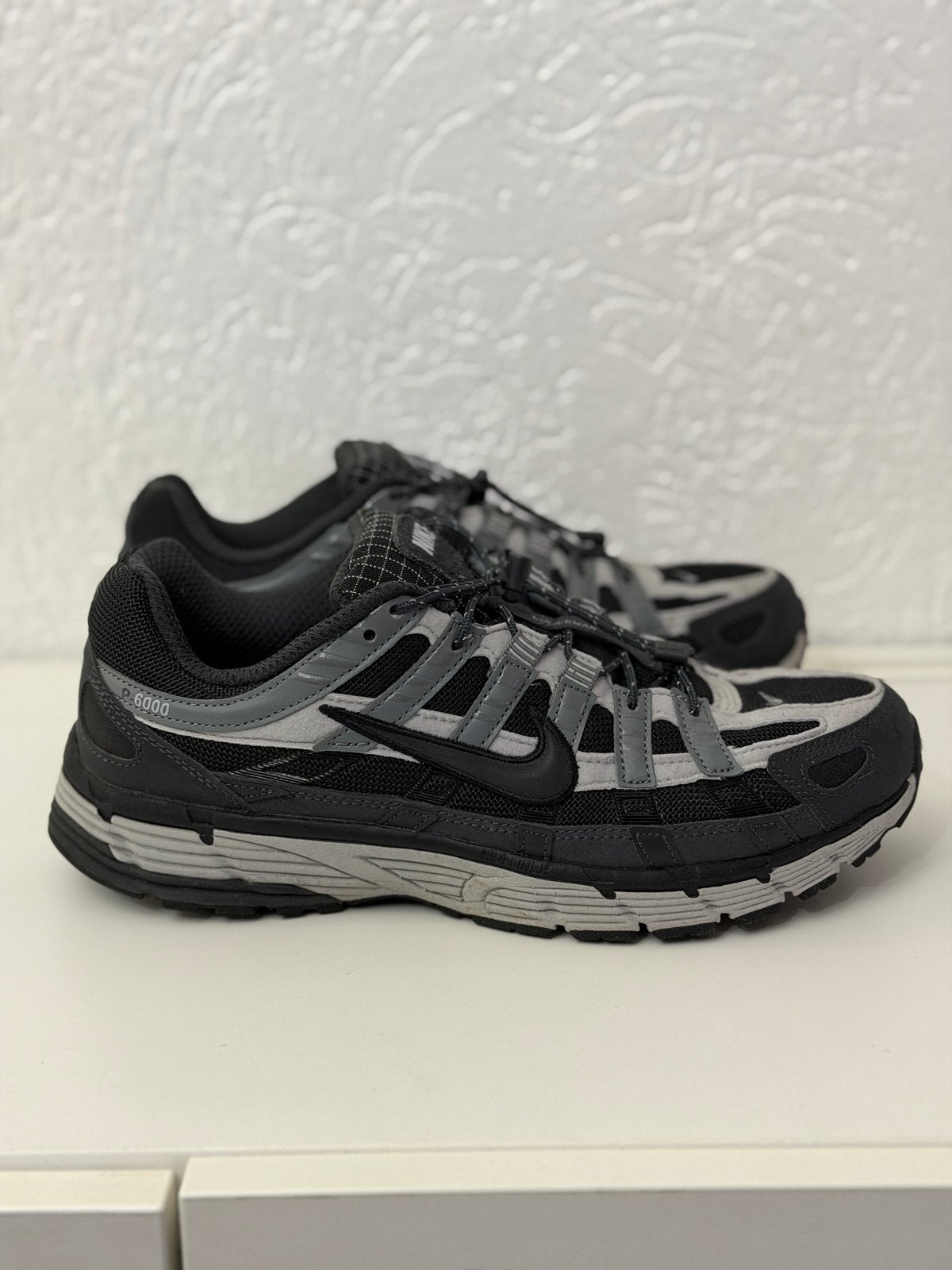 Nike p6000 anthracite smoke grey winterized 42, Sports & Fitness, Course, Jogging & Athlétisme, Enlèvement, Comme neuf, Nike
