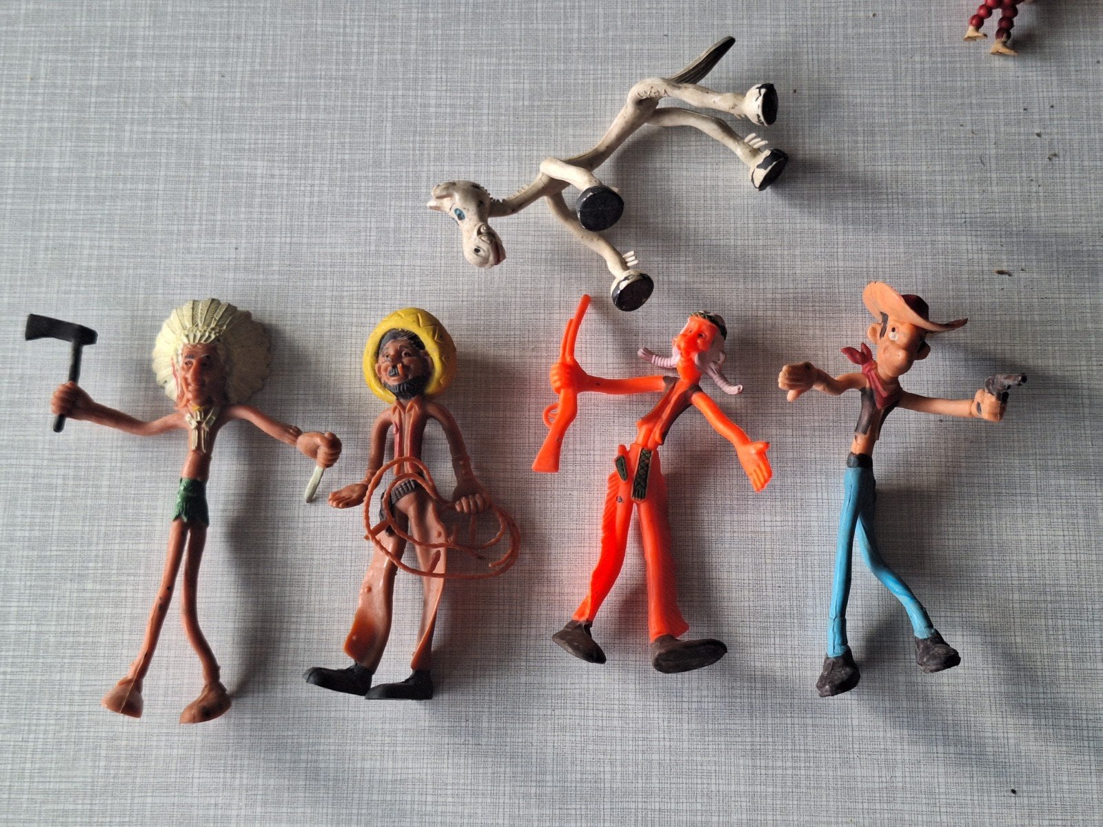 Lot 5: Bendy Lyra Lucky Luke Western gearticuleerde actiefig, Antiek en Kunst, Antiek | Speelgoed, Ophalen of Verzenden