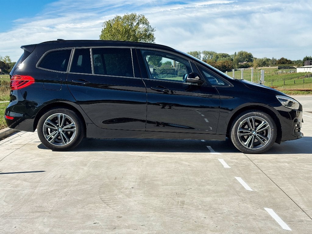 BMW 216i - 2022 - 116.222km - 7 SEATS - CAMERA, Auto's, Dealer onderhouden, Monovolume, Leder en Stof, 146 g/km