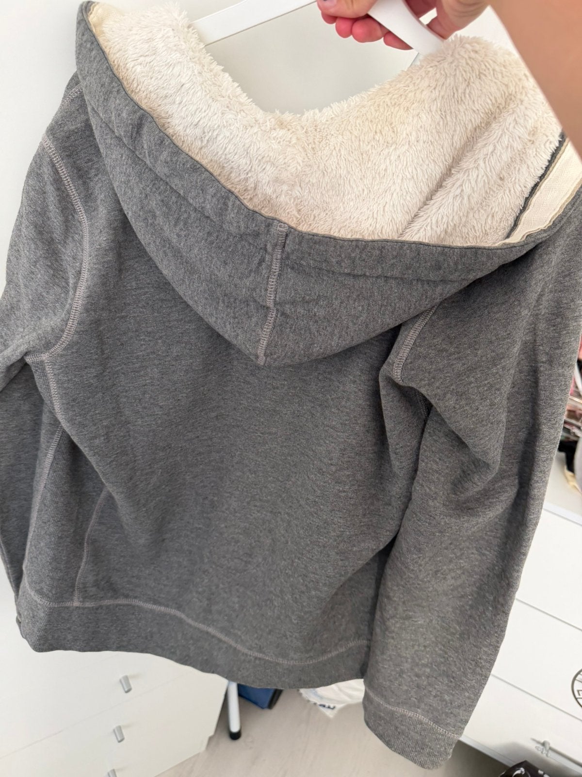 Couleur gri interieur en peluche taille M, Vêtements | Femmes, Pulls & Gilets, Enlèvement ou Envoi, Comme neuf