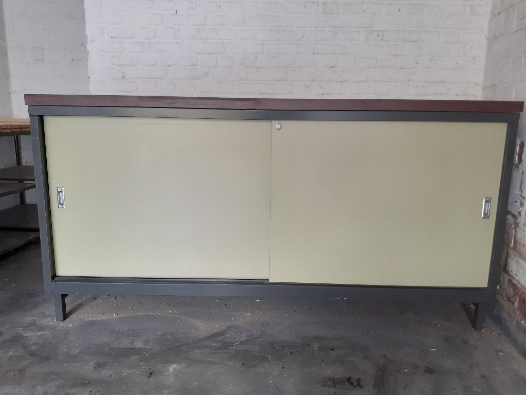 grote metalen kast met schuifdeuren, Ophalen, 150 tot 200 cm, 25 tot 50 cm, Kunststof