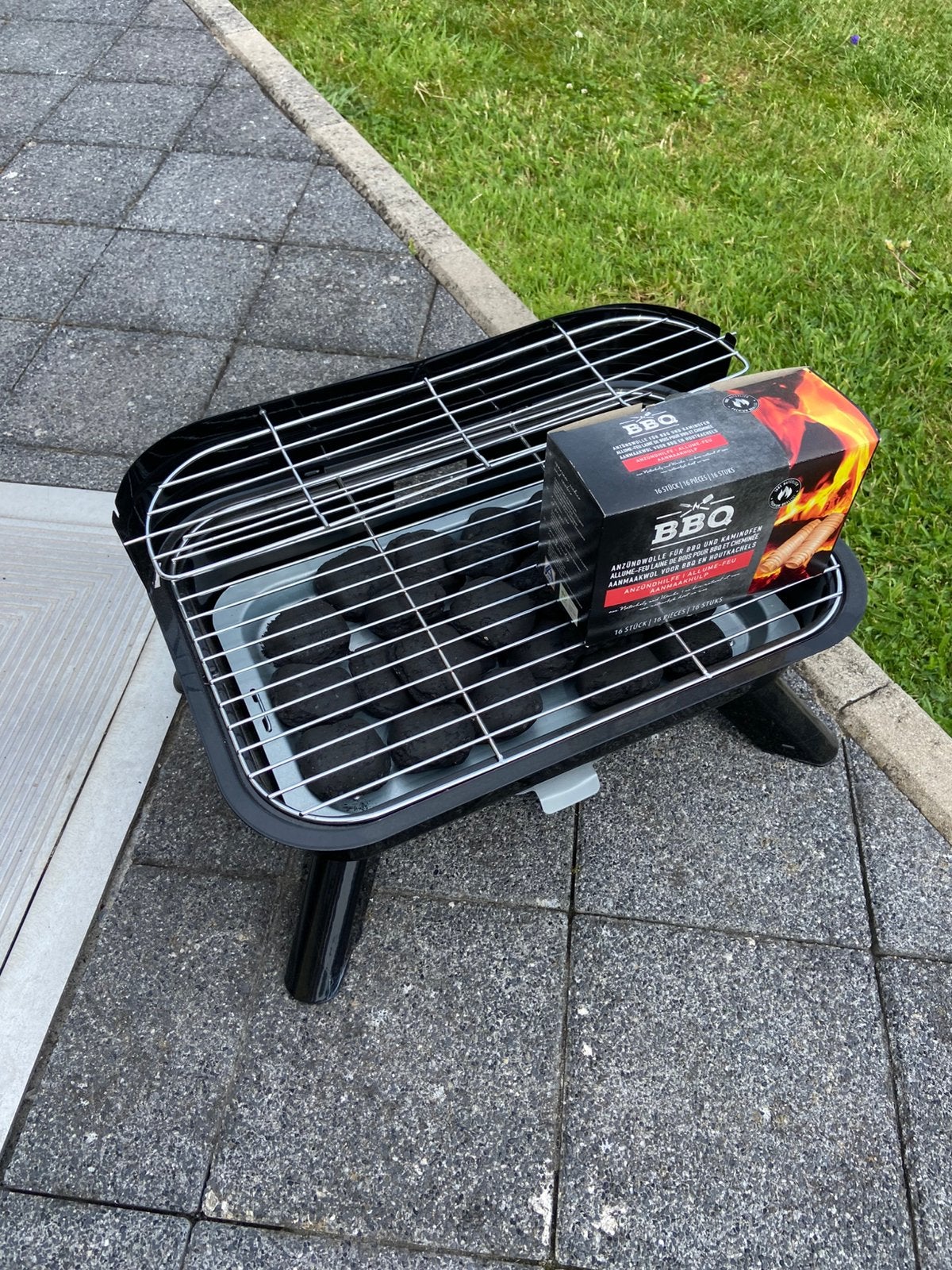 Tafel bbq en tapijt, Ophalen, Zo goed als nieuw