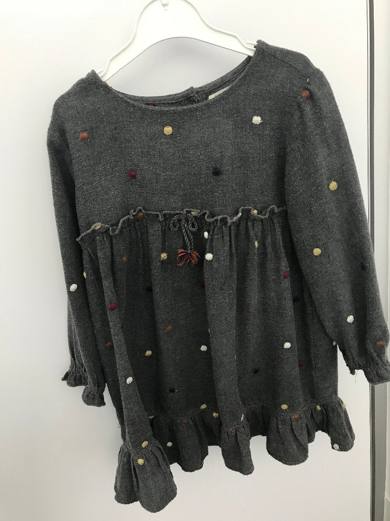 Robe grise automne/hiver taille 104, Enfants & Bébés, Vêtements enfant | Taille 104, Comme neuf, Fille, Robe ou Jupe, Enlèvement ou Envoi