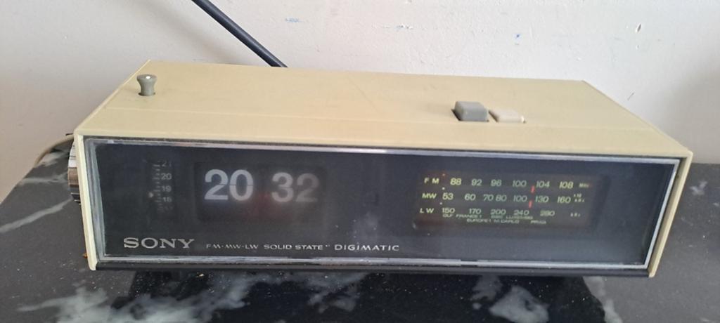 Radio réveil sony * vintage *, Antiek en Kunst, Ophalen