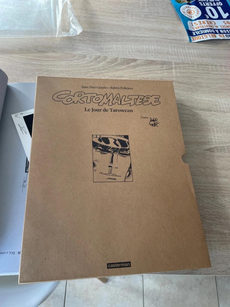 Luxe trekking van Corto Maltese Tarowean Day, Boeken, Stripverhalen, Eén stripboek, Ophalen of Verzenden, Zo goed als nieuw, Divers auteurs