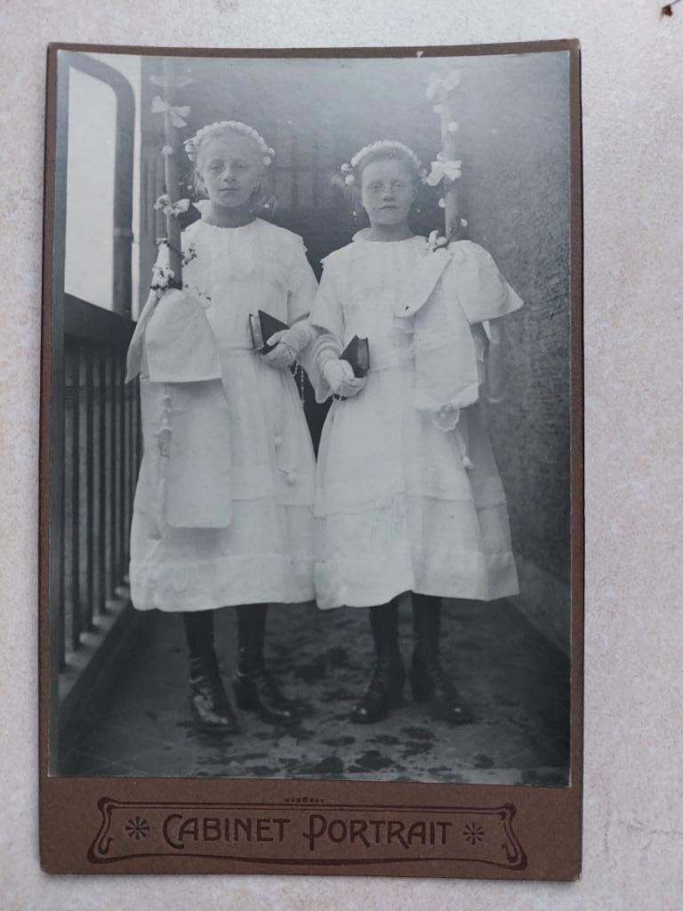 oude kabinetfoto: plechtige communie (op karton), Verzenden, Foto