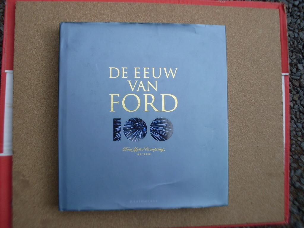 DE EEUW VAN FORD (100 jaar Ford cadeau exemplaa), Boeken, Auto's | Boeken, Ophalen of Verzenden, Zo goed als nieuw, Ford