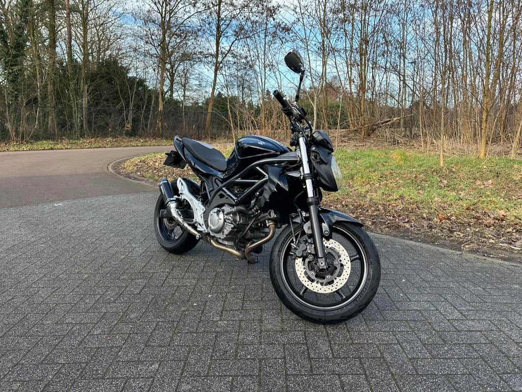 Suzuki SFV 650 Gladius, Permis Moto A, Plus de 35 kW, Échappement sport, 2 cylindres