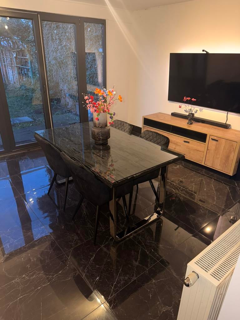 Te koop: Eettafel met 4 stoelen - zo goed als nieuw!, Huis en Inrichting, Tafels | Eettafels, Ophalen, Glas, Modern, luxe, Nieuw