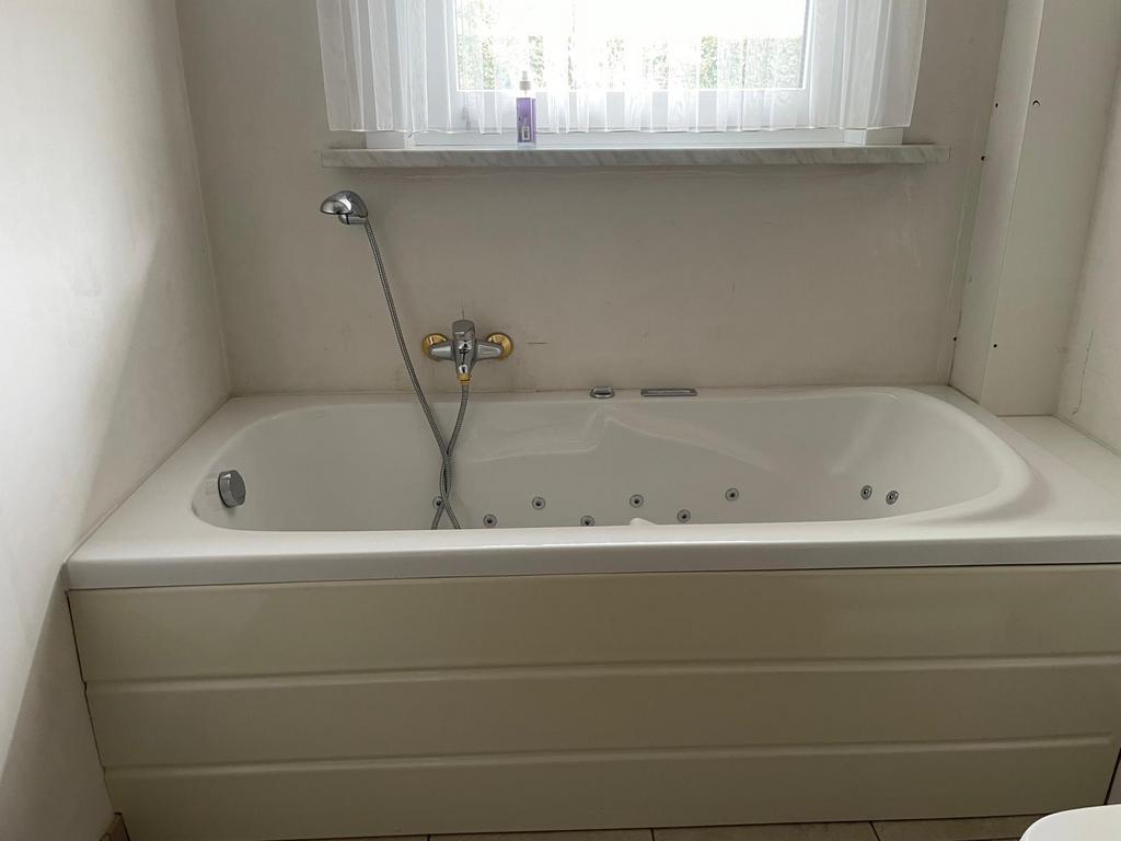 Bubbelbad, Huis en Inrichting, Ophalen, Zo goed als nieuw