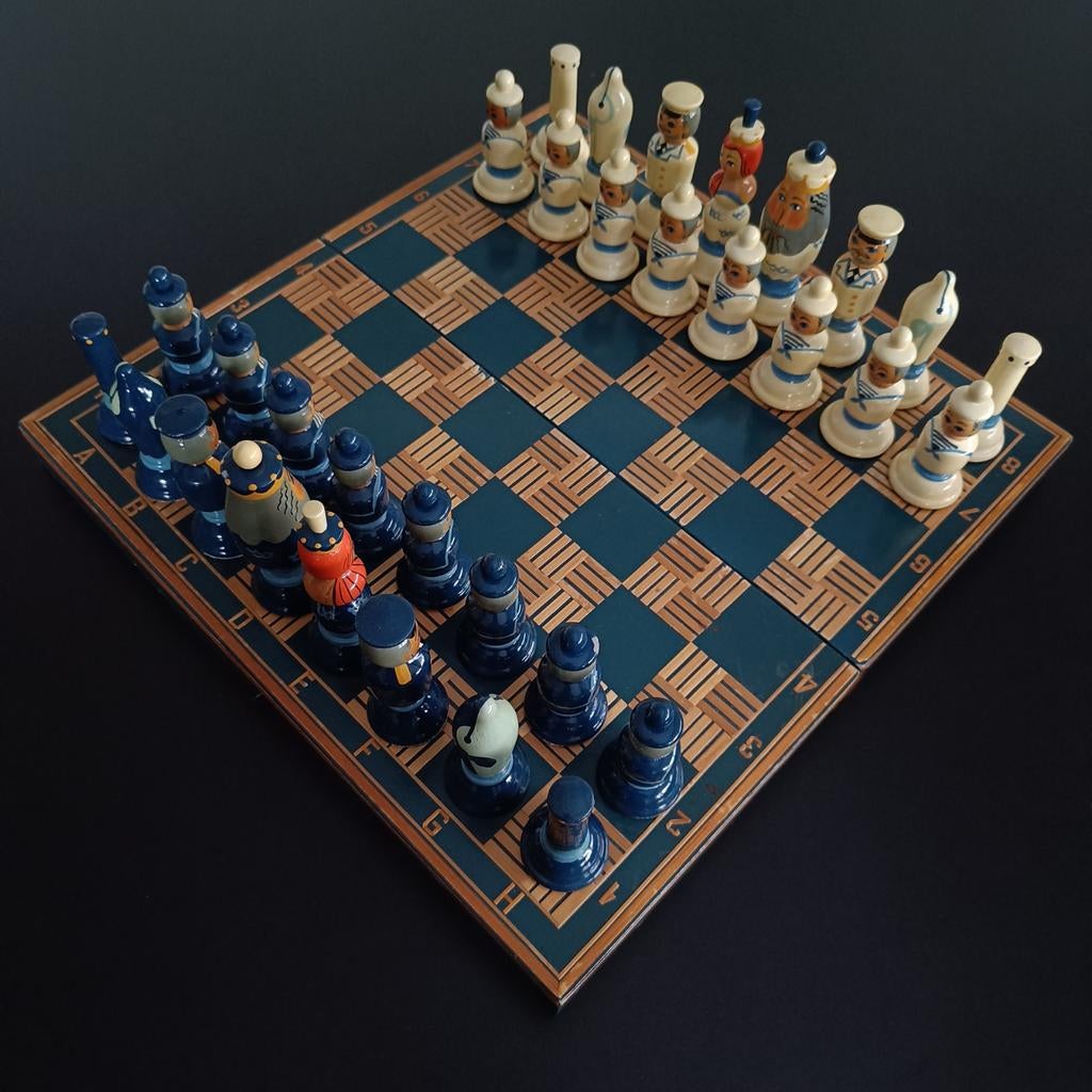 Jeu d'échecs en bois vintage de la marine soviétique., Antiquités & Art, Enlèvement ou Envoi