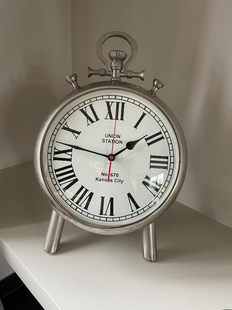 Grote klok op staander chroom vernikkeld hoogte 45cm, Envoi, Comme neuf, Analogique, Réveil ou Horloge