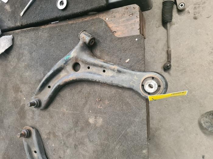 Draagarm links-voor van een Ford Fiesta, Gebruikt, -, -, Ophalen of Verzenden