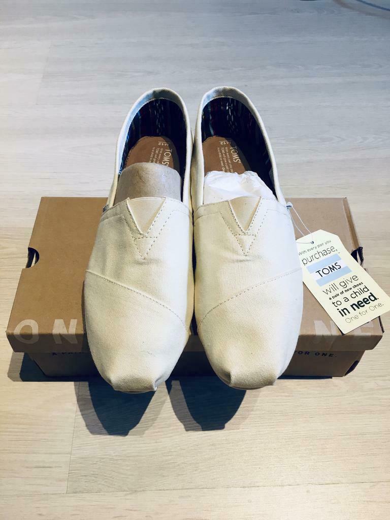 Toms * Maat 45 * 35 € * NIEUW * Gratis levering BXL, Overige kleuren, Verzenden, Nieuw, Espadrilles of Moccasins