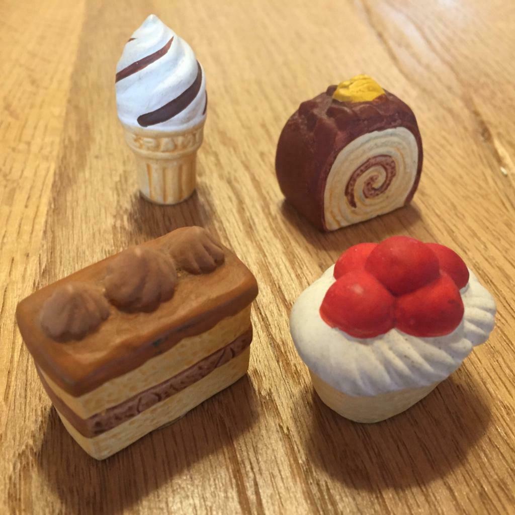 4 petits gâteaux en terre cuite de 3 cm, Enlèvement ou Envoi, Comme neuf, Autres types