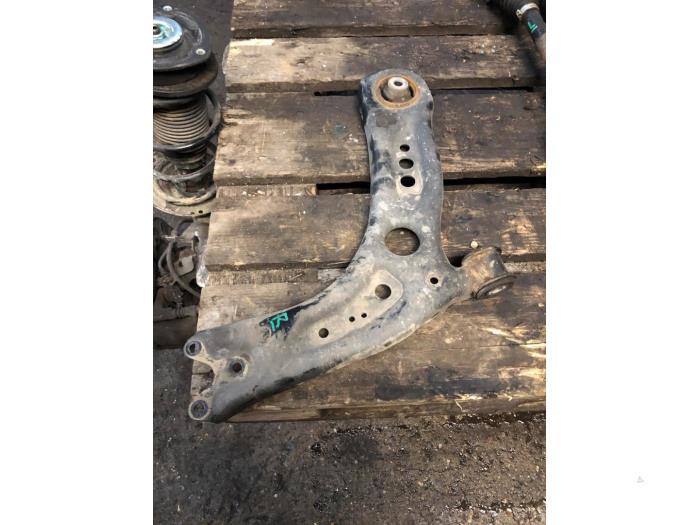 Draagarm rechts-voor van een Volkswagen Golf, Ophalen of Verzenden, 3 maanden garantie, Gebruikt, Volkswagen