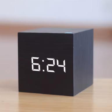 Vierkante Digitale LED Wekker – Houten Retro Design, Ophalen of Verzenden, Nieuw