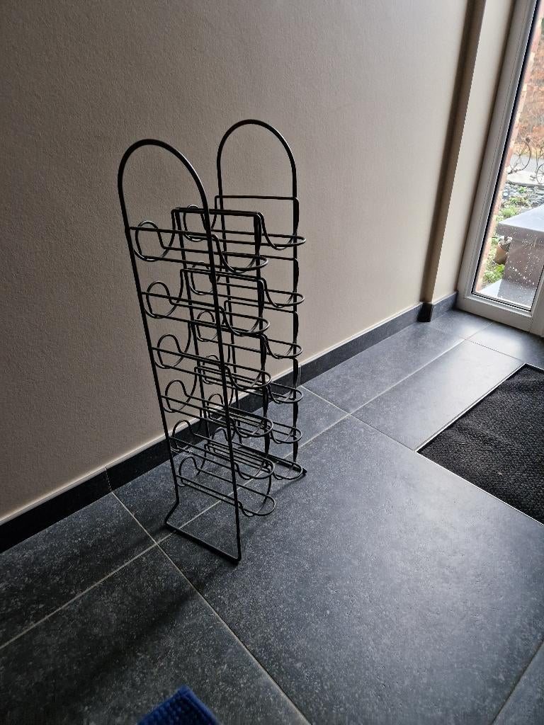 Porte bouteilles (12) en métal, Enlèvement, Métal, 50 à 75 cm, 5 à 15 bouteilles
