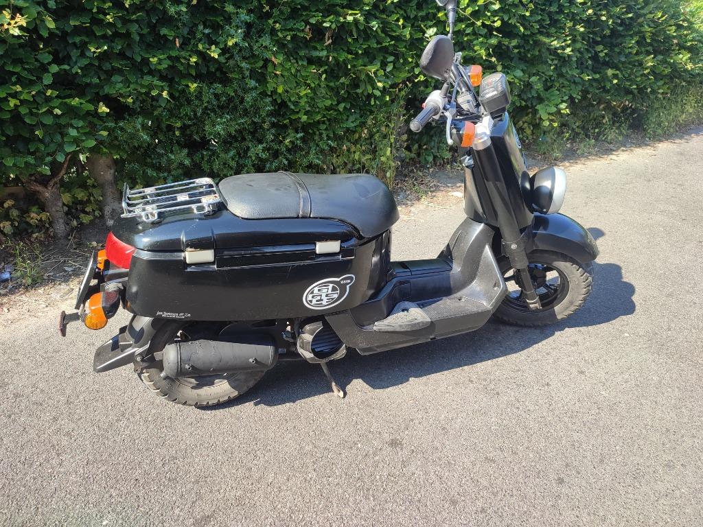 yamaha giggle 50 zwart, Motoren, Scooter, Particulier, 49 cc, 11 kW of minder