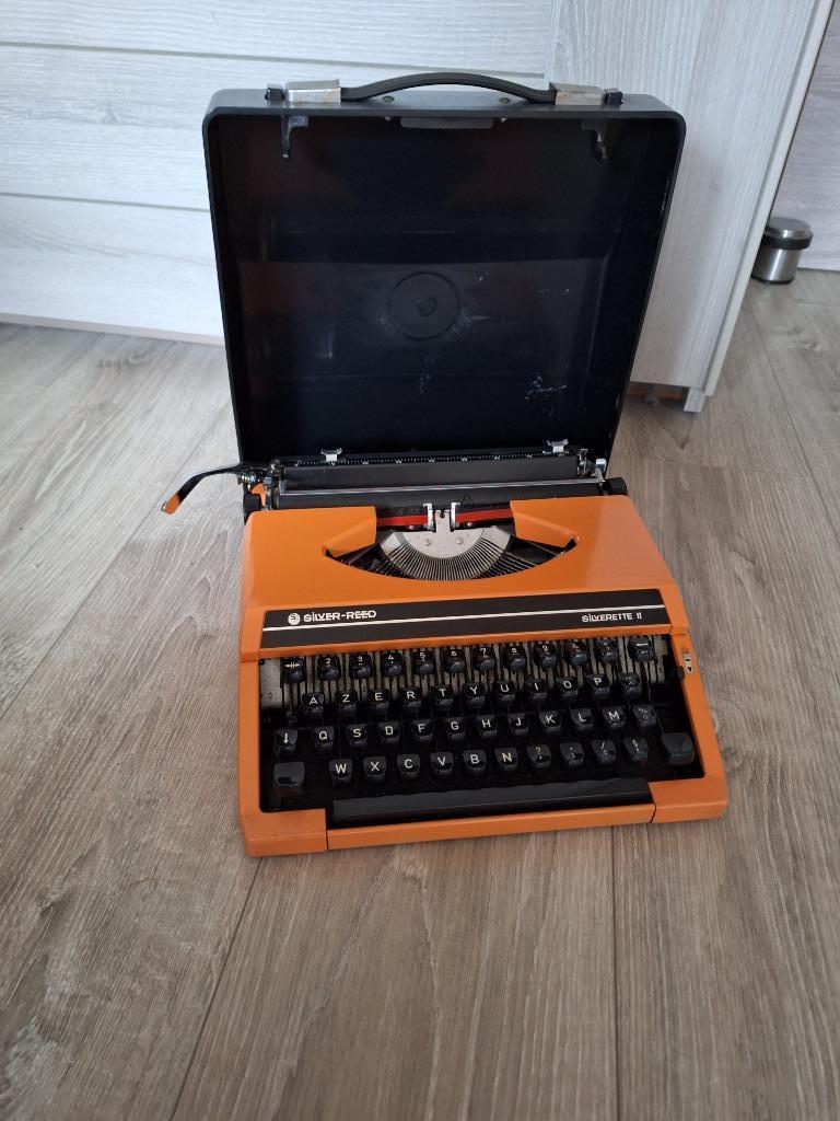 Typemachine Silver-Reed Silverette II, Ophalen, Gebruikt