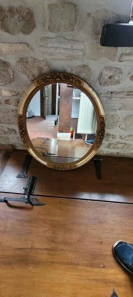 Oude ronde houten spiegel, Ophalen